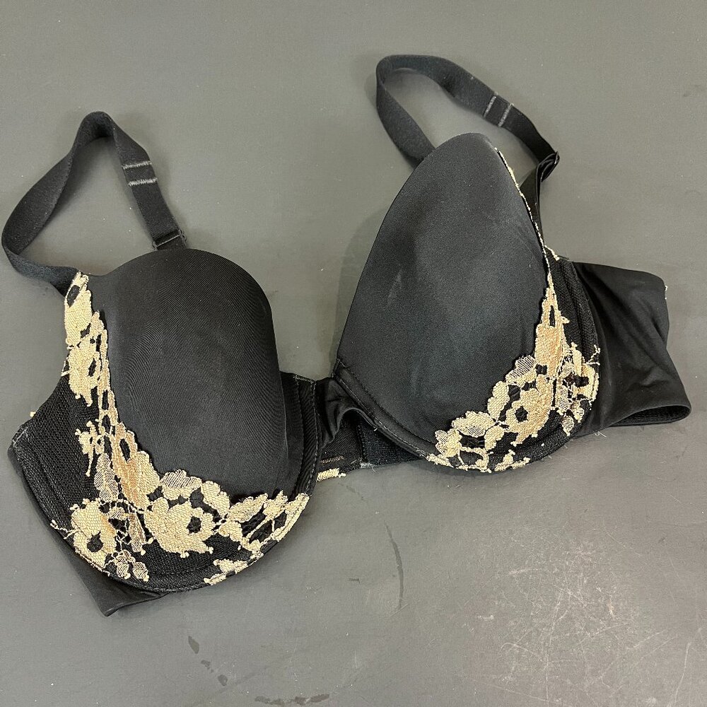 Women's Wacoal Black and Gold padded Bra Size 34D